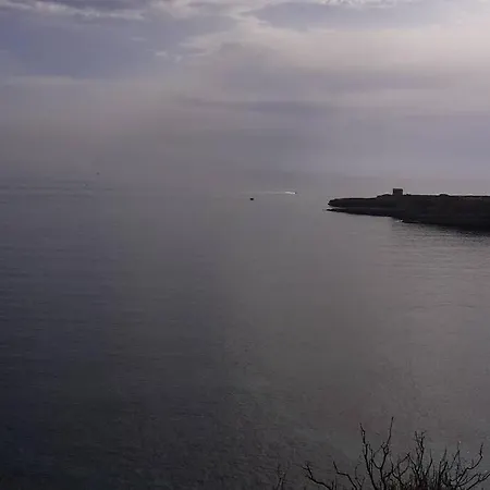 Spotless With Views Of St Thomas Bay