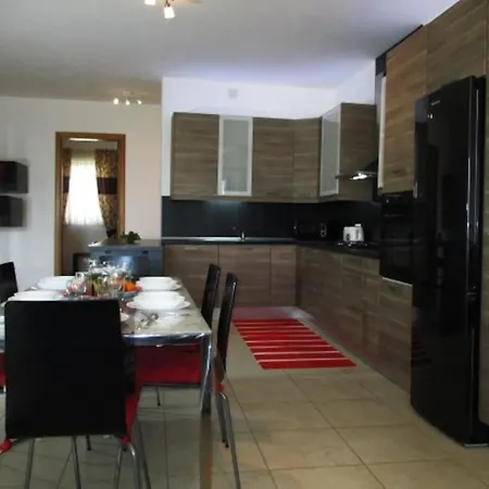 Spotless With Views Of St Thomas Bay