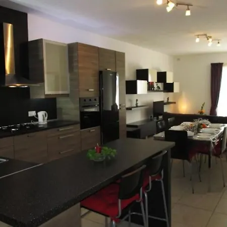 Spotless With Views Of St Thomas Bay Apartment Marsaskala