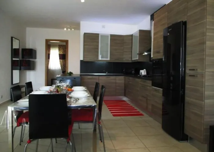 Spotless With Views Of St Thomas Bay